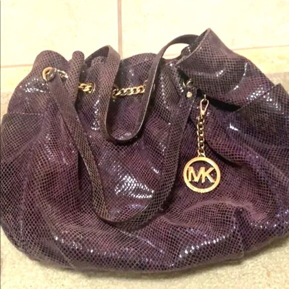 Stunning Michael Kors Purple Suede Shoulder Bag With Chain Detail EUC - Picture 2 of 8